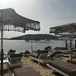 酒店 Agia Anna Beachfront Boutique 3*