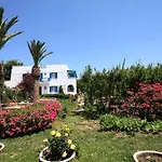 מלון Agia Anna Beachfront Boutique 3*