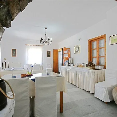 酒店 Agia Anna Beachfront Boutique 3*